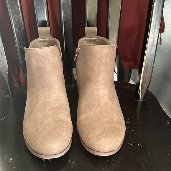 Women's Tan Ankle Boots - Picture 3 of 3
